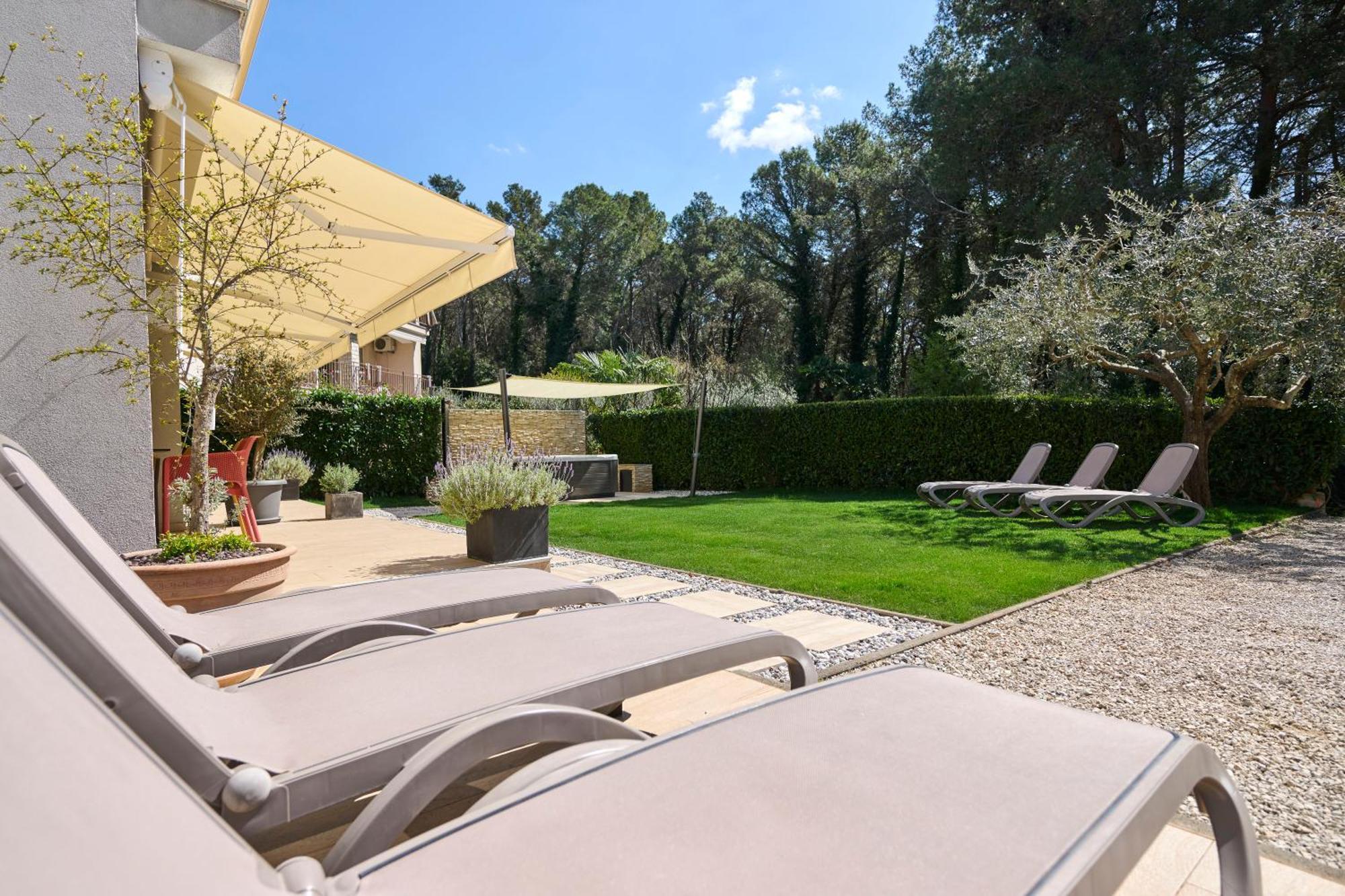 Apartment Martello Forest View Poreč Dış mekan fotoğraf
